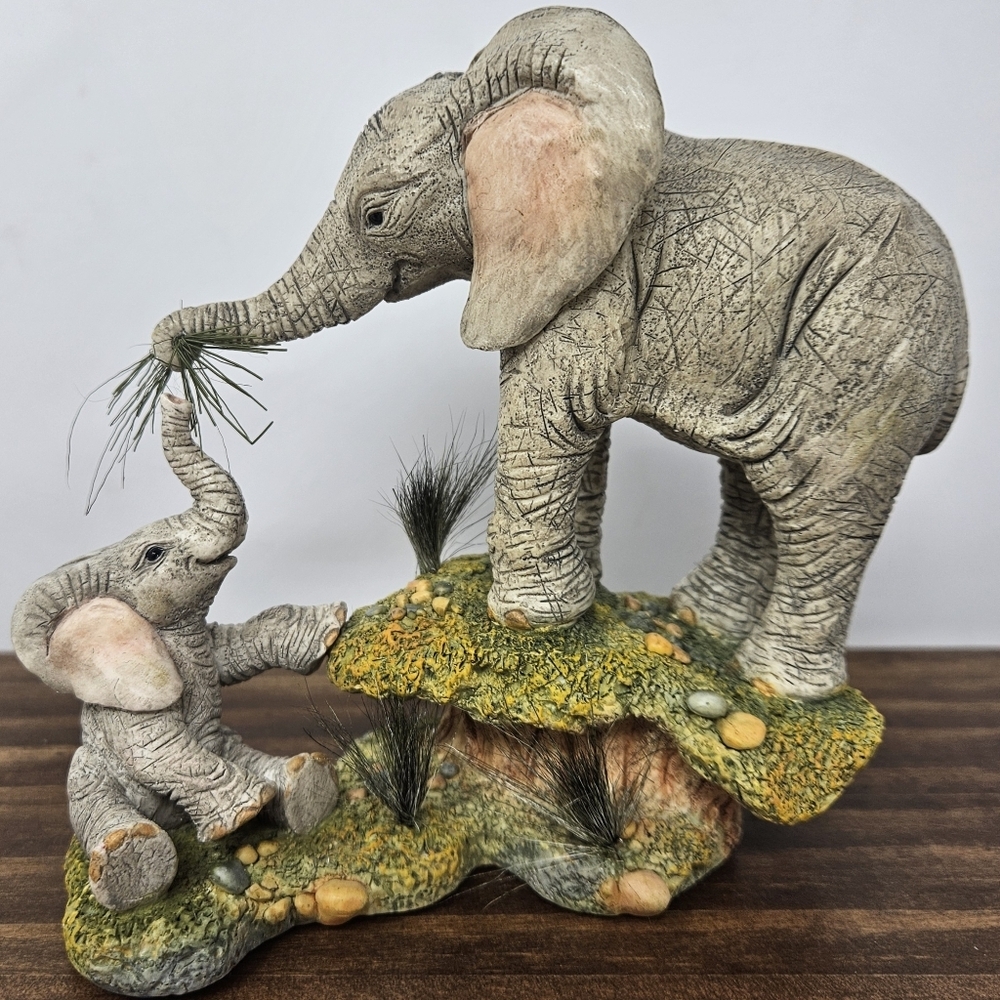 Vintage 2004 Tuskers "Tea-time Treat" figurine